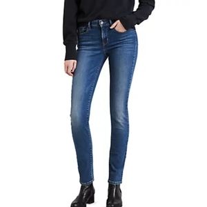 levis slight curve straight